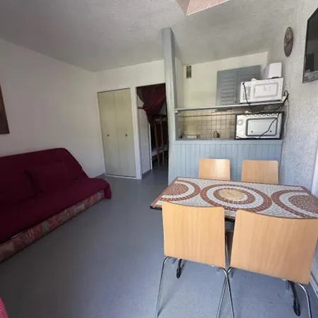 Centre Village, Proche Toutes Commodites Apartament *